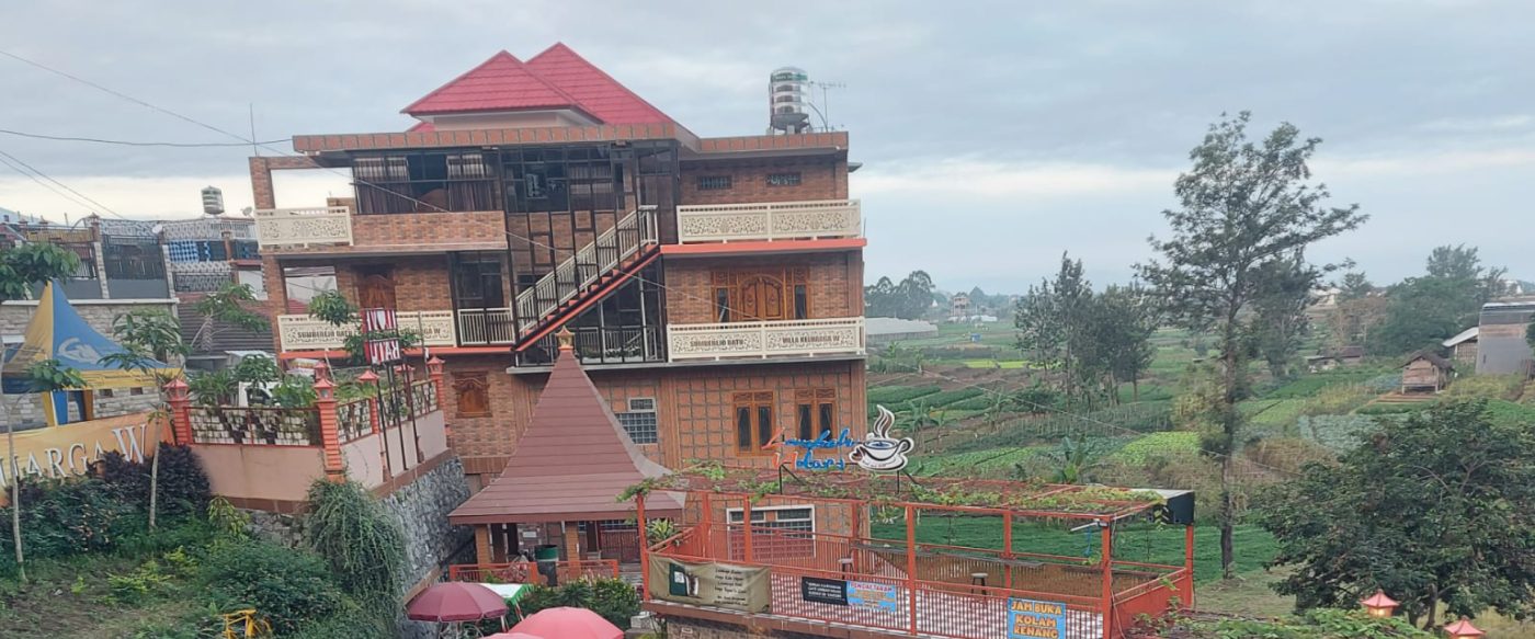 villa keluarga batu